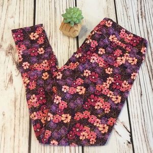 🌺NWT T/C leggings black background with flowers